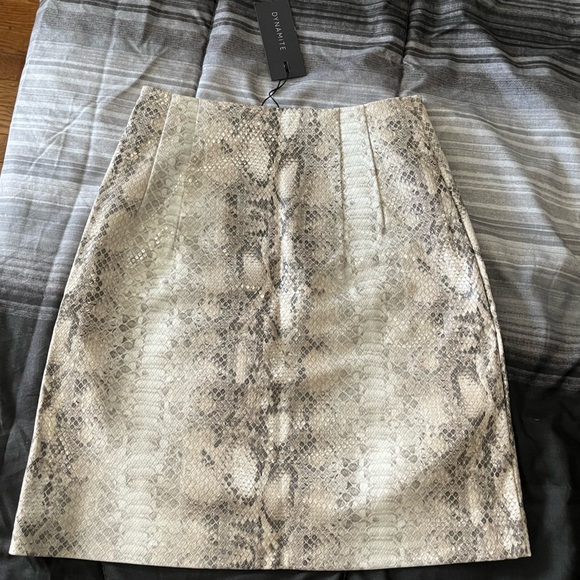 NWT faux snake skin mini skirt - Picture 2 of 3